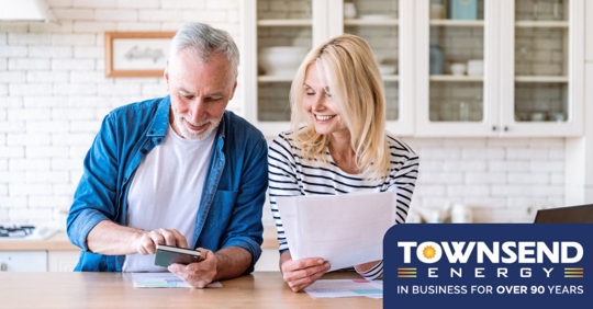 Couple computing energy bills