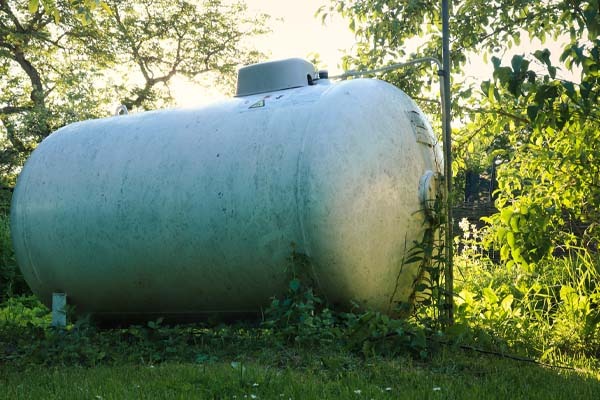 a residential propane tank depicting propane tank sizing