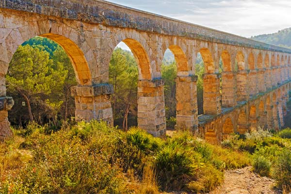 image of roman aqueducts that help for cooling